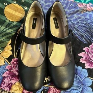 Black Array Mary Jane’s women’s size 10